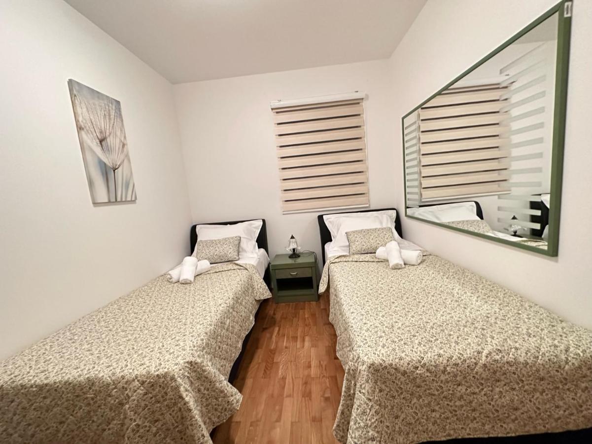 Family Apartment Макарска Екстериор снимка
